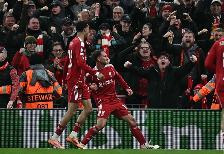 欧冠联赛 头球建功