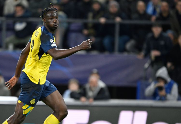 欧冠联赛 圣吉罗斯的进攻核心是普罗米斯·大卫,他不仅是球队的最佳射手,也是球队在欧冠和比利时联赛中最具威胁的攻击手。