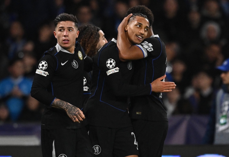 欧冠联赛 切尔西在客场以3比2逆转那不勒斯，成功晋级欧冠16强，全队欢庆胜利。