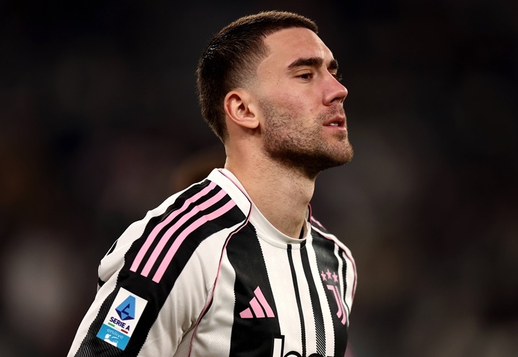 ဘာစီလိုနာ ကတော့ ဒီနွေရာသီမှာ ရောဘတ် လီဝမ်ဒေါစကီးရဲ့ နေရာမှာ စီးရီးအေ ကလပ် ဂျူဗင်တပ်စ် တိုက်စစ်မှူး ဒူဆန် ဗလာဟိုဗစ်ချ်နဲ့ အစားထိုးဖို့ သဘောကျနေပါတယ်။