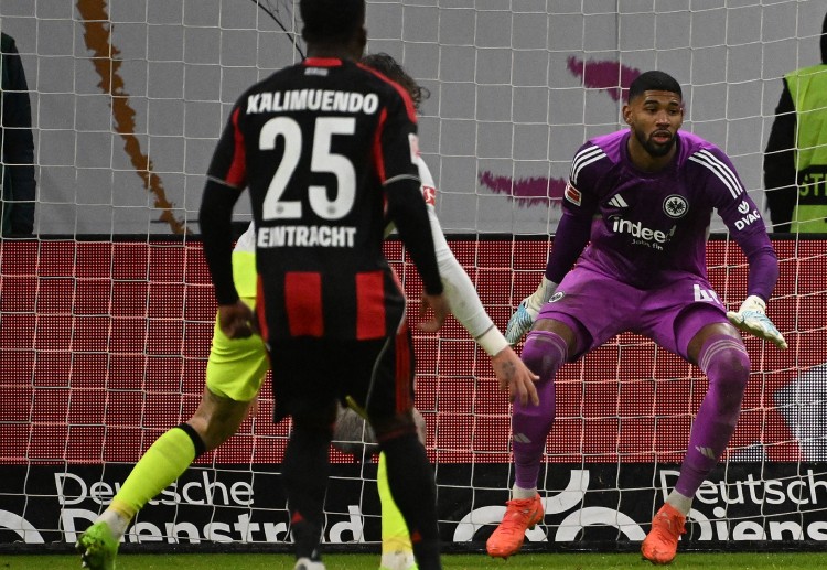 Bundesliga: Frankfurt chỉ có thể giữ lại được 1 điểm