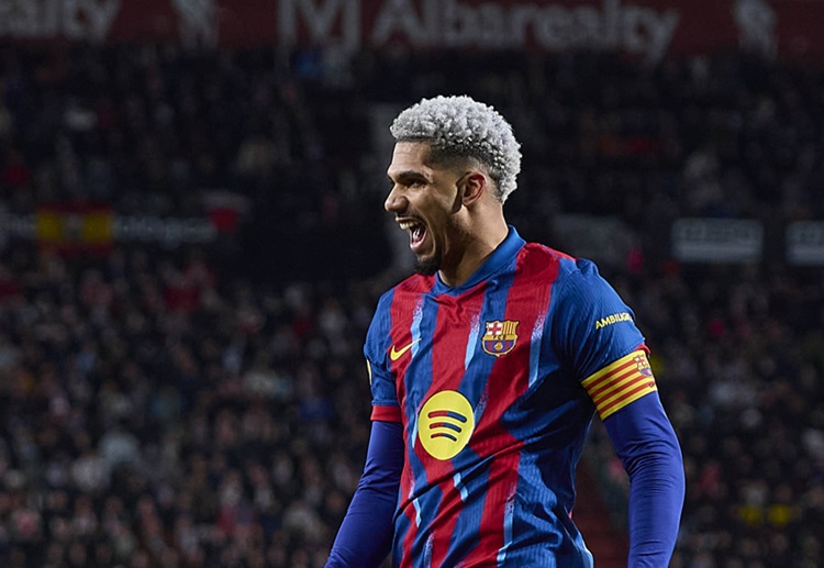 လာလီဂါ ကလပ် ဘာစီလိုနာ အသင်းဟာ သူတို့ရဲ့ နောက်ခံလူ ရော်နယ် အာရူဟို အတွက် အခု နွေရာသီမှာ ယူရို ၄၀ သန်း (ဒေါ်လာ ၄၇.၃ သန်း) ရရှိဖို့ ယုံကြည်နေပါတယ်။