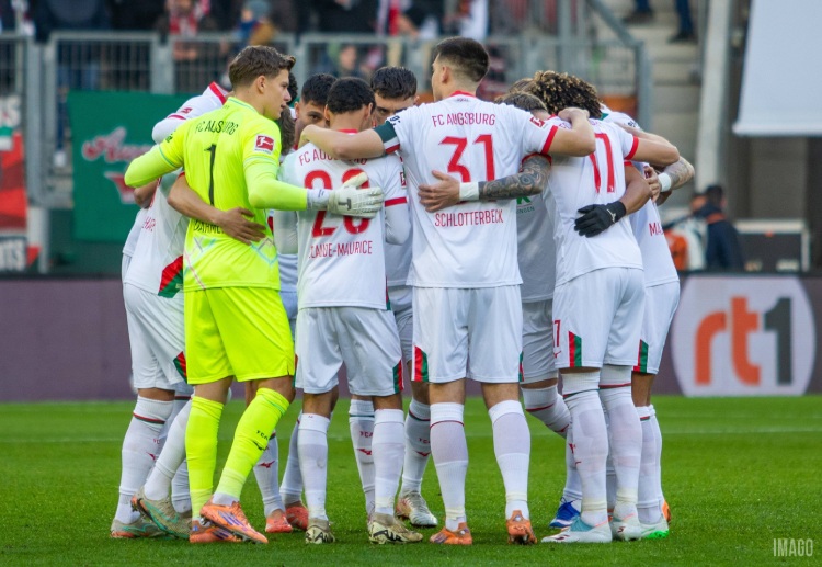 Bundesliga: Ausburg để thua ngay trên sân nhà