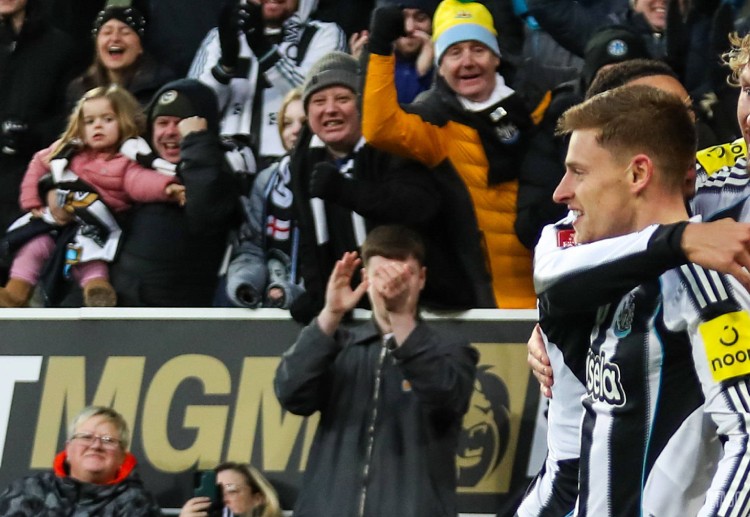 足总杯  巴恩斯切入禁区左侧，在小角度完成射门，为纽卡斯尔联首开纪录，1比0领先。