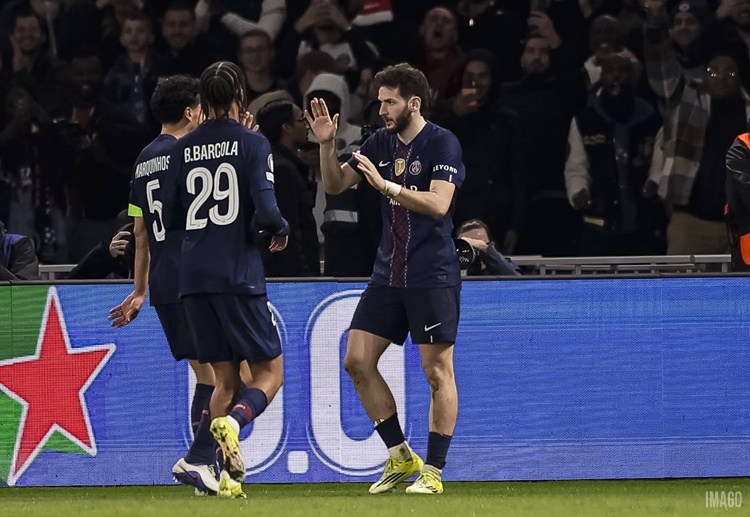 ပရီးမီးယားလိဂ် ထိပ်သီး အာဆင်နယ်ဟာ ရာသီအကုန်မှာ ပီအက်စ်ဂျီ အသင်းရဲ့ တောင်ပံကစားသမား ခါဗစ်ချာ ခါဗရာစခီလီယာကို ခေါ်ယူဖို့ ပြင်ဆင်နေပါတယ်။