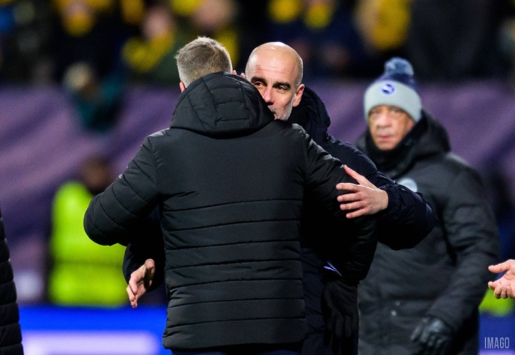 ဘေယန်မြူးနစ်မှာ ကစားသမား ဘဝတုန်းက ဂွါဒီယိုလာ လက်အောက်မှာ ကစားခဲ့ဖူးသလို လစ်ဗာပူးလ်မှာ ကစားခဲ့ဖူးတာကြောင့် ပရီးမီးယားလိဂ် အကြောင်း ကိုလည်း ကောင်းကောင်း နားလည်ထားသူ ဖြစ်ပါတယ်။