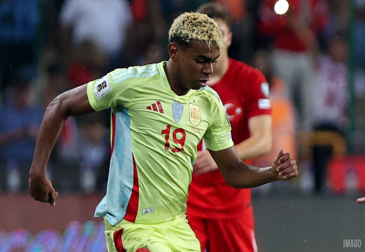 လက်ရှိ ကမ္ဘာ့အကောင်းဆုံး ဘောလုံးသမား အဖြစ် အများက သတ်မှတ်လာကြတဲ့ အသက် ၁၈ နှစ် အရွယ် လာမင်း ယာမယ်က ကမ္ဘာ့ဖလားမှာ ပထမဆုံးအကြိမ် ပါဝင်လာမှာ ဖြစ်ပါတယ်။