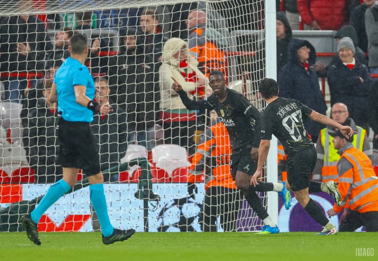 အူစမန်နီ ဒမ်ဘီလီရဲ့ သွင်းဂိုး ၂ ဂိုးက ပီအက်စ်ဂျီကို ၂-၀ နဲ့ အနိုင်ရစေခဲ့ပြီး ချန်ပီယံလိဂ် ဆီမီးဖိုင်နယ်ဆီ ပို့ဆောင်ပေးခဲ့တာ ဖြစ်ပါတယ်။