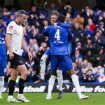 英足总杯 切尔西在斯坦福桥主场以7比0大胜维尔港，顺利挺进足总杯半决赛，球员们在场上尽情庆祝。